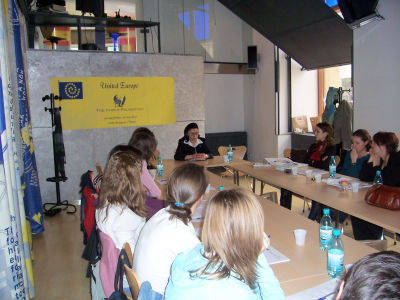 Mme Ecaterina Andronescu, ancient Ministre d�Enseignement